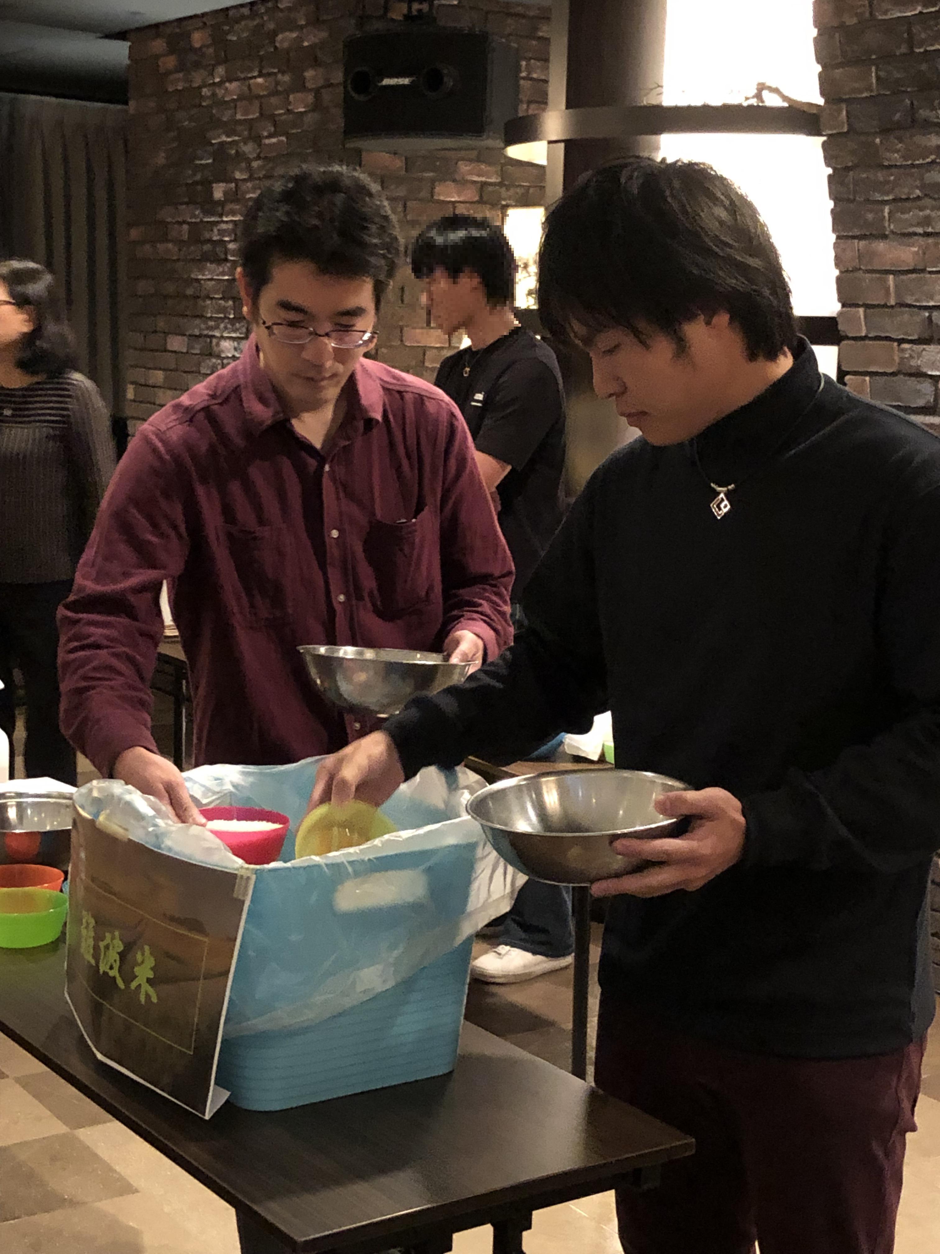 【岡山ゲーム】難波米の計量をする　杉山　大岡.jpg